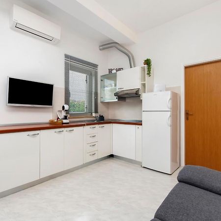 Apartman Nevera Adults Only Rovigno Esterno foto