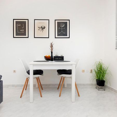 Apartman Nevera Adults Only Rovigno Esterno foto