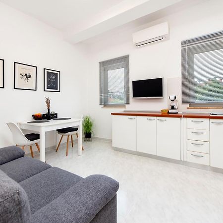 Apartman Nevera Adults Only Rovigno Esterno foto
